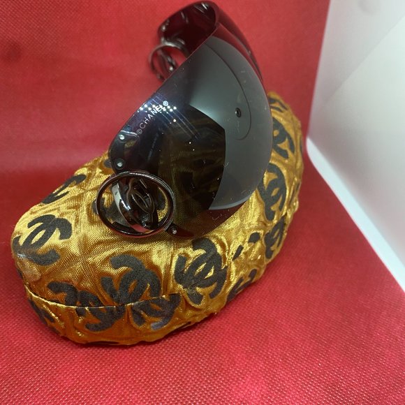 Authentic Chanel Classic Aviator Shield Sunglasses - Picture 2 of 15